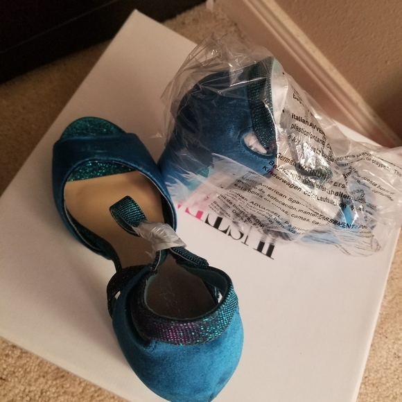 Justfab; shoedazzle platform heels - Picture 3 of 4